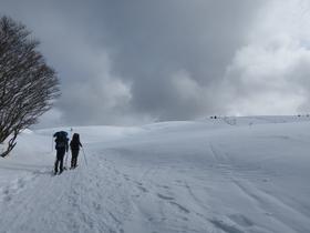 Remontée le long des pistes