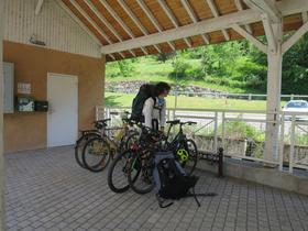 On pose les vélos à la mairie du Fontanil