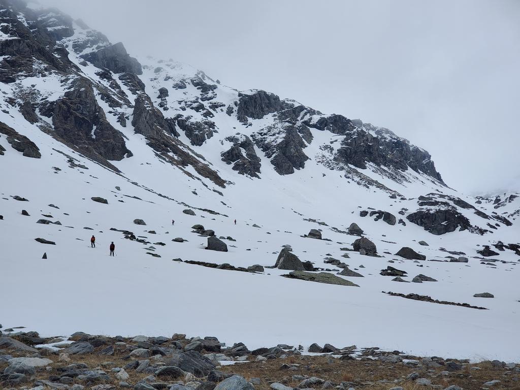 Descente entre les rochers