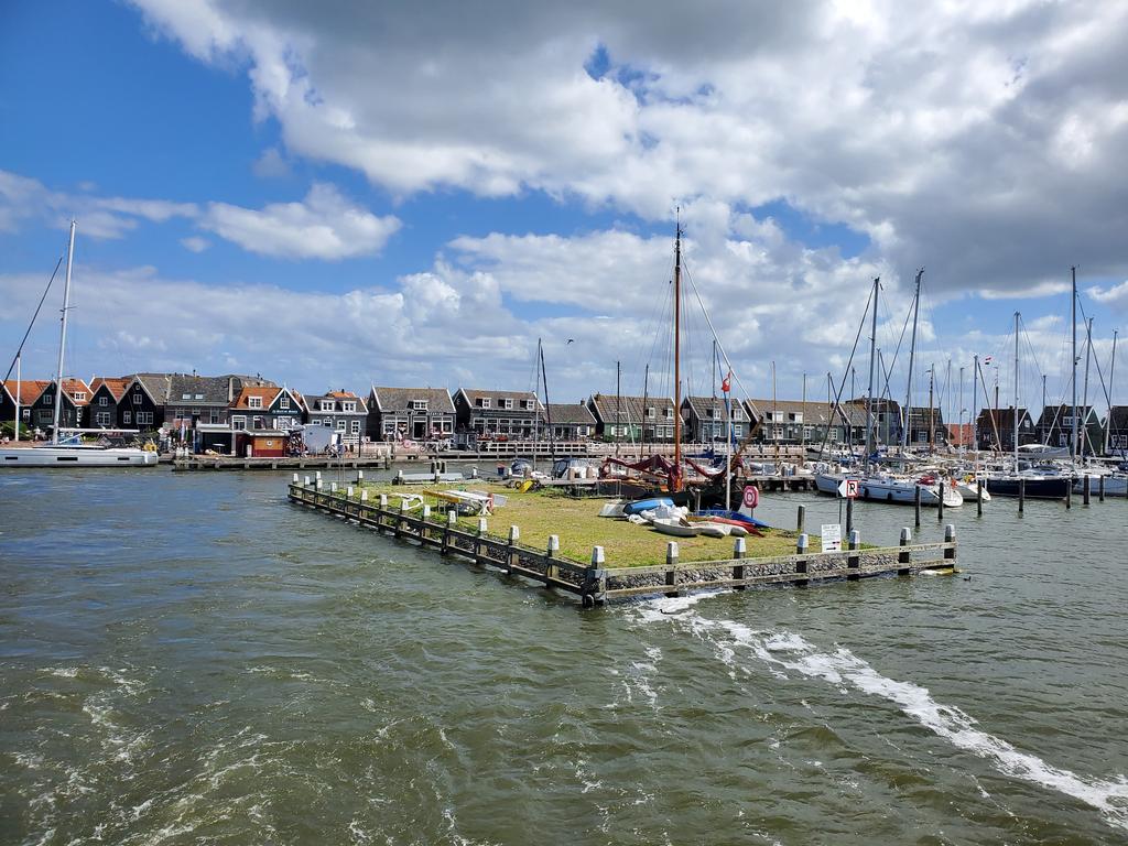 En quittant le port