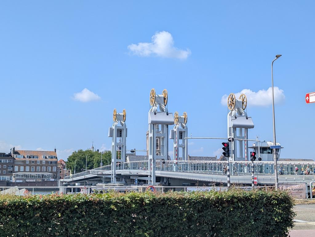 Pont-levis par translation