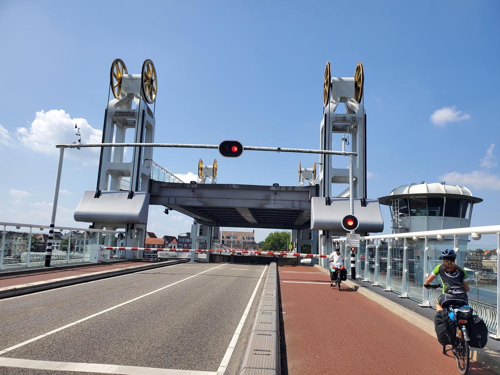 Pont-levis par translation