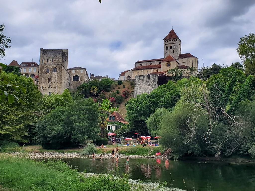 Sauveterre-de-Béarn depuis l'île de la Glère