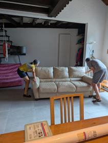 On pousse les meubles